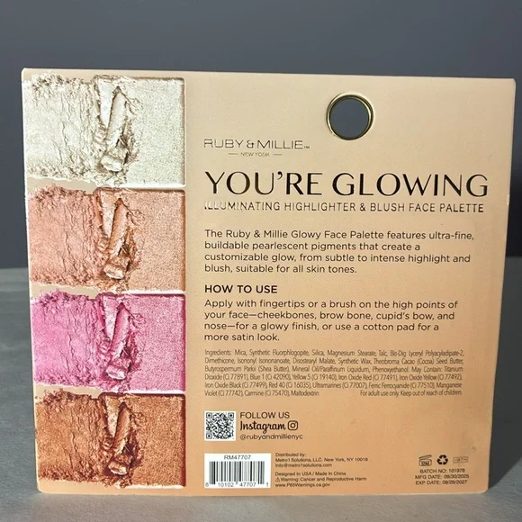 ✨🌿“You’re Glowing” Illuminating Highlighter & Blush Face Palette - Picture 3 of 3
